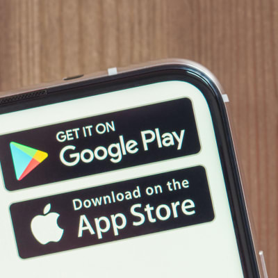 Google Play ja App Store.