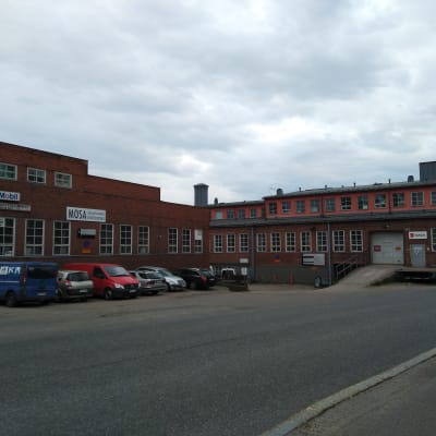 Gammal fabriksbyggnad i Mosabacka.