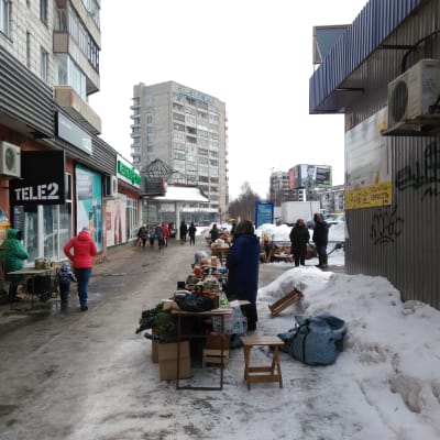 Gatuförsäljare i Arkangelsk.