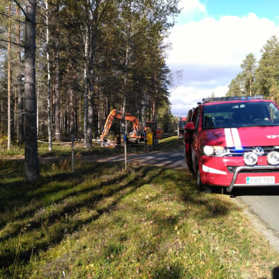 Räddningsverket sanerar olycksplatsen.
