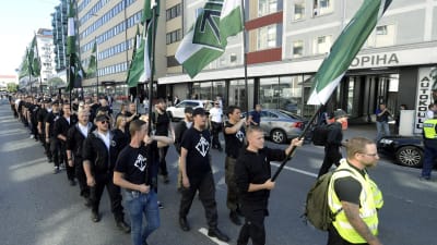 Nordiska motståndsrörelsen marscherar i Åbo.
