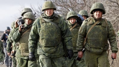 Venäjän tukemat kapinalliset marssivat Petrivsken kylän lähellä Itä-Ukrainassa viime talvena.