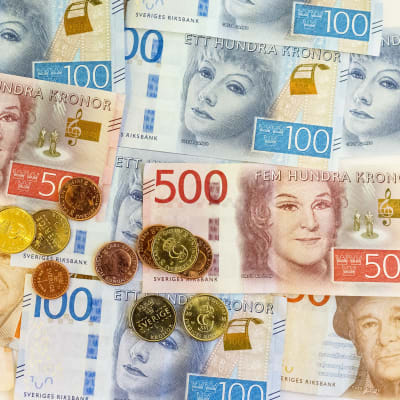 Svenska sedlar och mynt.