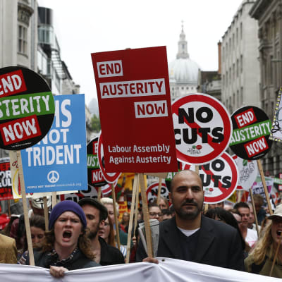 Demostranter i London.
