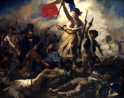 En kvinna håller flaggan under den franska revolutionen.