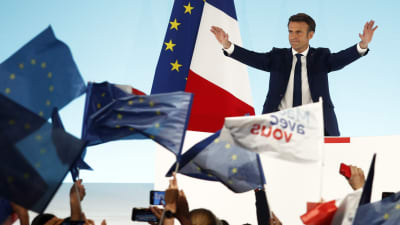 Emmanuel Macron pitämässä voittopuhettaan.