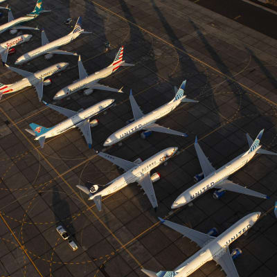 Flygplan av modellen Boeing 737 Max står på rad på en flygplats i Washington, USA.