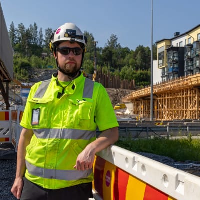 Raitiotieallianssin taitorakenteiden työmaapäällikkö Perttu Vähä-Pietilä 