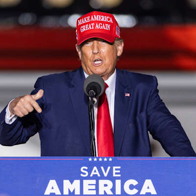 USA:s tidigare president Donald Trump håller tal.