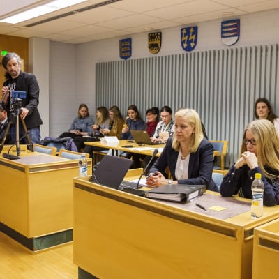 Överblicksbild från rättssalen i Uleåborg