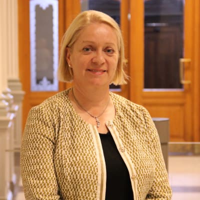 Marja Nykänen är medlem av Finlands Banks direktion, ansvarar för finansiell stabilitet och är ordförande för finansinspektionens styrelse. 