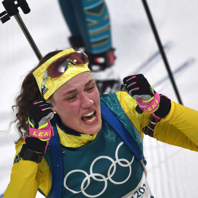 Hanna Öberg firar OS-guld i Pyeongchang.