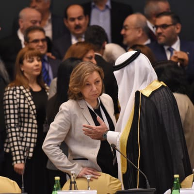 Företrädare för syriska oppositionsgrupper samlade till ett möte i Saudiarabiens huvudstad Riyadh.