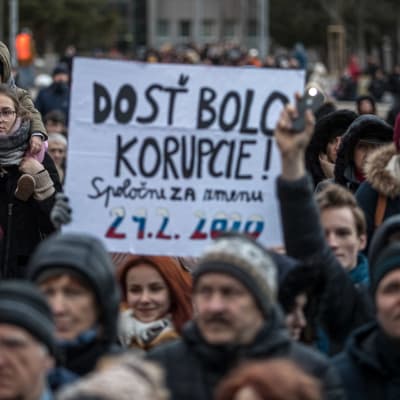 Manifestation i slovakiska huvudstaden Bratislava till minnet av den mördade journalisten Jàn Kuciak som sköts ihjäl i februari 2018