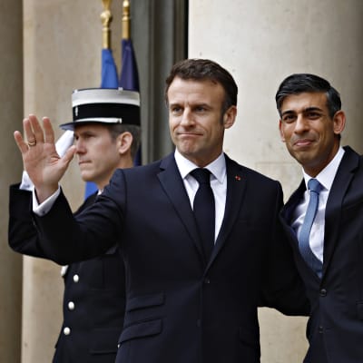 Ranskan presidentti Emmanuel Macron tapasi Yhdistyneen kuningaskunnan pääministerin Rishi Sunakin Pariisissa perjantaina 10. maaliskuuta 2023.