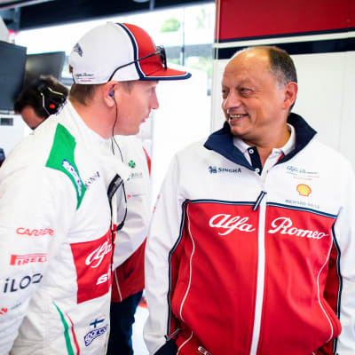 Kimi Räikkönen talar med Fred Vasseur.