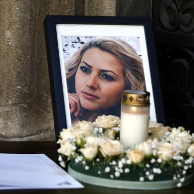 Den mördade tv-journalisten Viktoria Marinova begravdes i sin hemstad Rusen på fredag