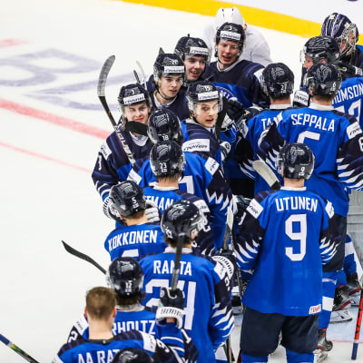 Juniorlejonen jublar efter seger.