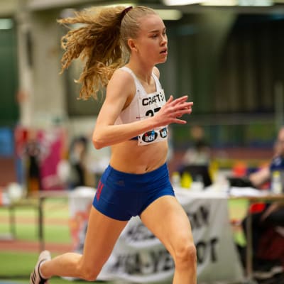 Heidi Salminen juoksee