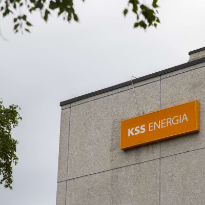 KSS Energiatalon valokyltti Kouvolan Hovioikeudenkadulla.