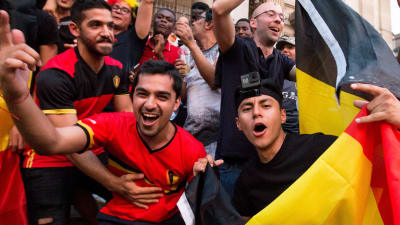 Glada belgiska fans.