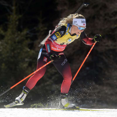 Tiril Eckhoff skidar.
