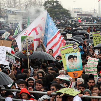 Flera hundratusen iranier tågade genom huvudstaden Teheran till Frihetstorget i stadskärnan