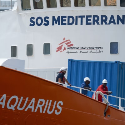 Besättningsmän ombord på Aquarius i en hamn på Malta den 15 augusti.