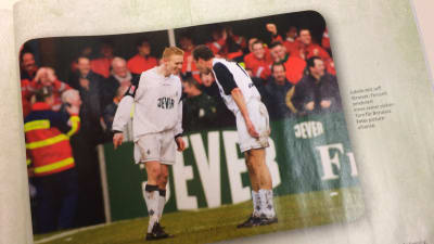 Mikael Forssell och Jeff Strasser firar ett mål