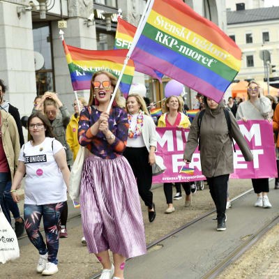 Svensk Ungdom deltog i Prideparaden i Helsingfors den 1 juli 2017.