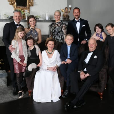 Norska kungafamiljen 16.1.2016 inför 25-årsjubiléet för kung Haralds tronbestigning