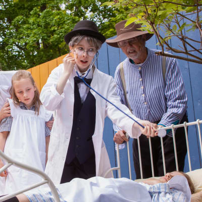 Skådespelare på Finns sommarteater.