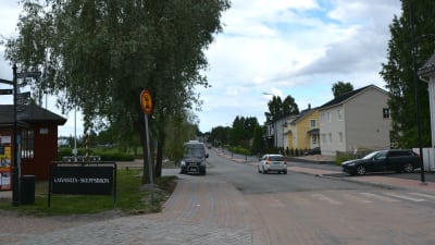 På bilden synns Strandvägen i Lovisa som just blivit så pass klar att bara asfalten fattas.