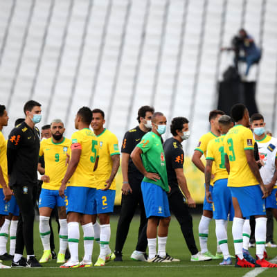Brasilian ja Argentiinan välinen MM-karsintapeli keskeytettiin sunnuntaina.
