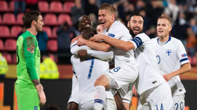 Finland jublar efter matchen mot Grekland.