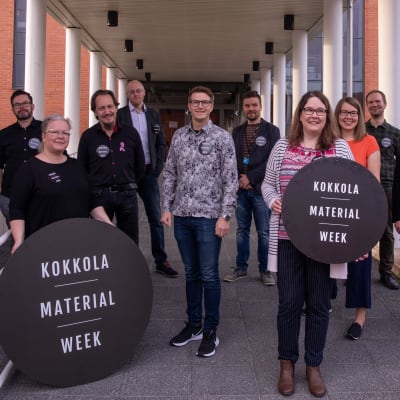 Kuvassa Kokkolan Material Weekin järjestäjiä