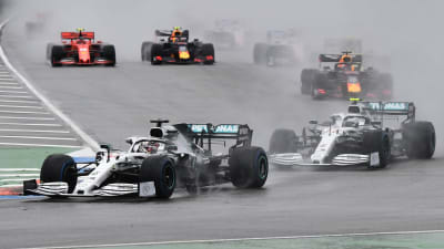 Lewis Hamilton och Valtteri Bottas i farten.