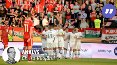 Finland jublar efter ett mål mot Ungern.