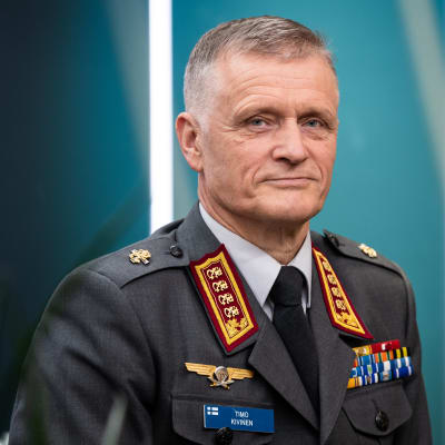 Puolustusvoimain komentaja Timo Kivinen.
