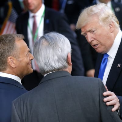 USA:s president Donald Trump,  Europeiska rådets ordförande Donald Tusk och EU-kommissionens ordförande Jean-Claude Juncker  på EU-toppmötet i Bryssel den 25 maj 2017.