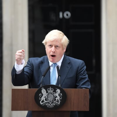 Storbritanniens premiärminister Boris Johnson håller ett tal.