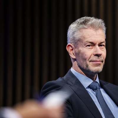 A-talkissa vieraana olivat Helsingin pormestari Jan Vapaavuori (kok.), STM:n kansliapäällikkö Kirsi Varhila, THL:n ylilääkäri Taneli Puumalainen ja Husin johtajaylilääkäri Markku Mäkijärvi.