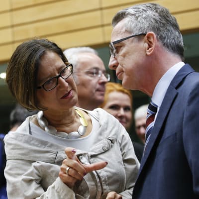 Österrikes inrikesminister Johanna Mikl-Leitner och Tysklands inrikesminister Thomas de Maizière