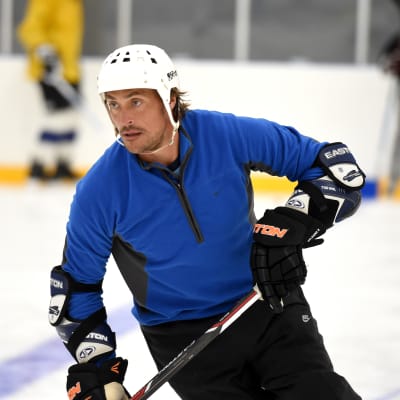 Teemu Selänne grundar ishockeyakademi.