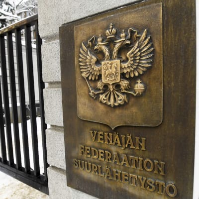 Venäjän suurlähetystön portti.