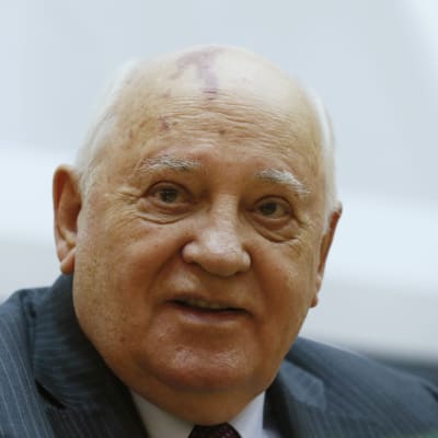 Mihail Gorbatšov säätiönsä kirjanjulkistamistilaisuudessa Moskovassa helmikuussa 2016.