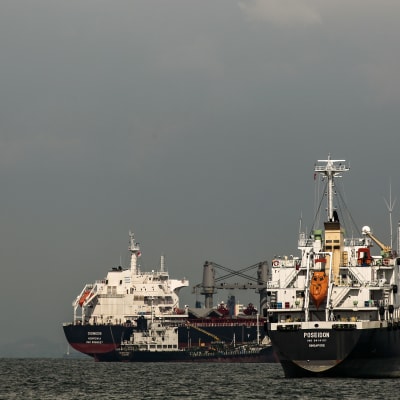 Oljetankrar utanför Singapore i maj 2016.
