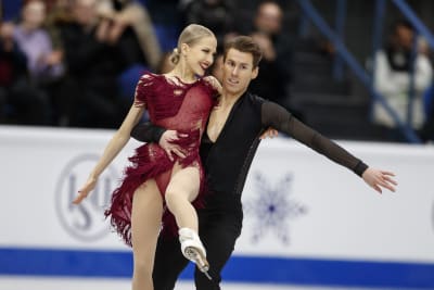 Juulia Turkkila och Matthias Versluis på isen.