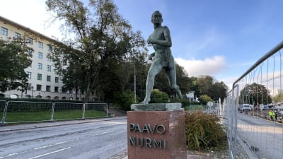 Paavo Nurmi-statyn i Åbo.