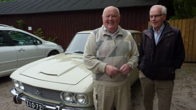 Birger Blomqvist och Frey Karlsson vid Birgers bil.